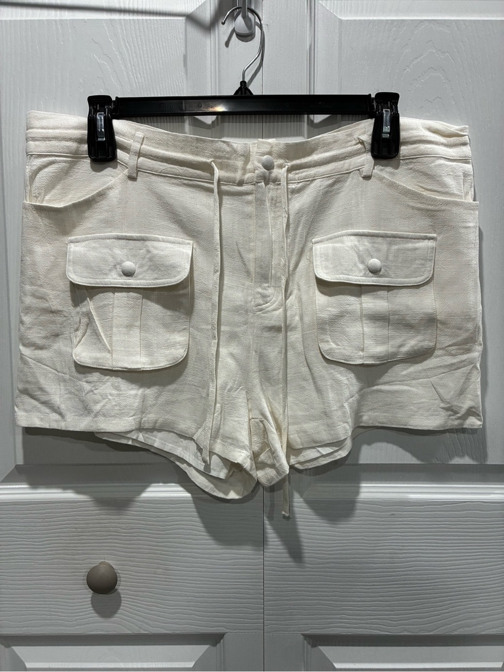 Gilli Cream Cargo Pocket Linen-Blend Shorts